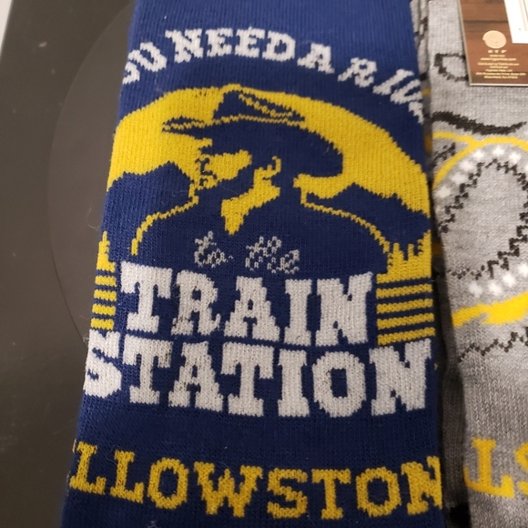 Yellowstone Train Station Crew Socks 2 Pair Men's (6-12 Shoe Size) NEW - Picture 2 of 5